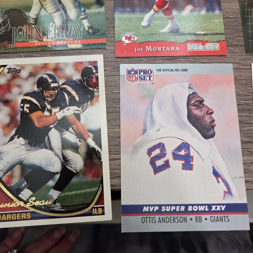 Vintage NFL Football Cards Lot #1 of 25 Montana, S.Young  D.Sanders Jerry Rice